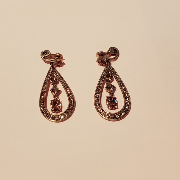 Signed Monet Vintage clip on Earrings! - Picture 11 of 11